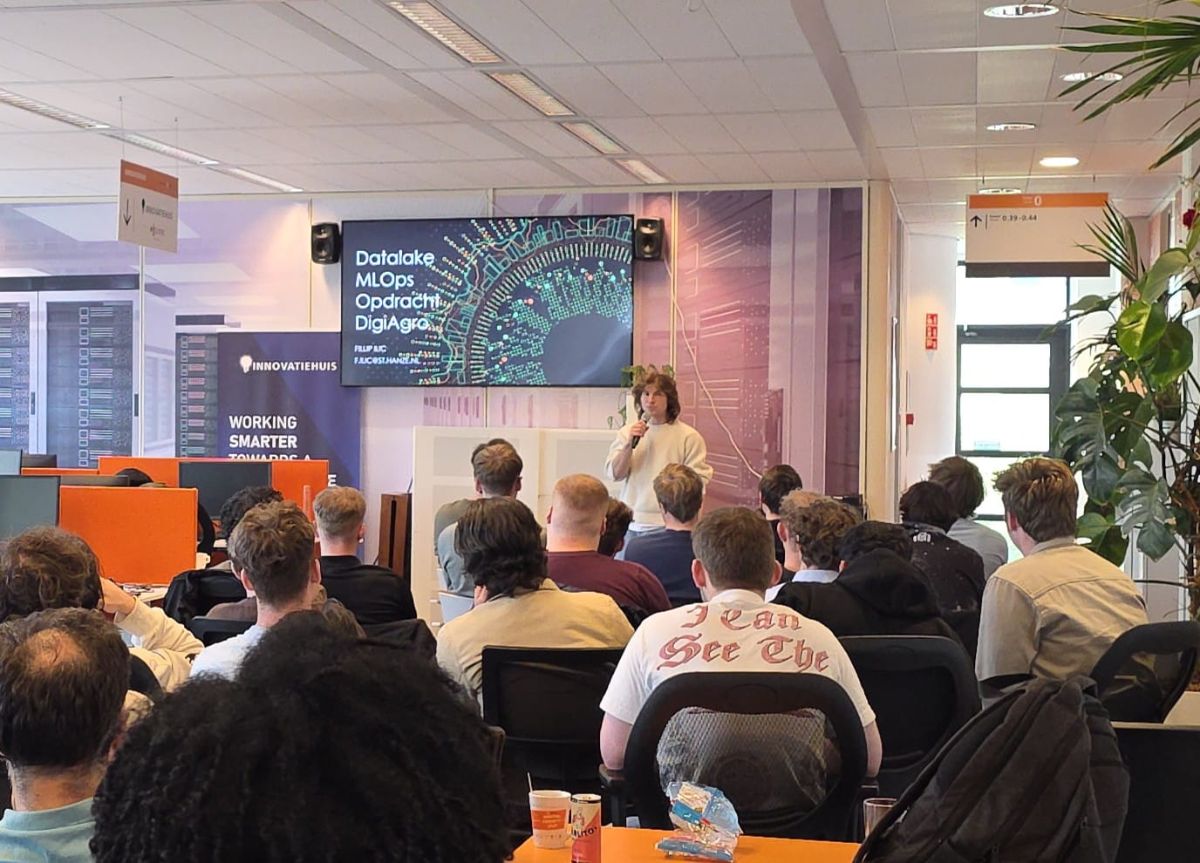 DigiAgro presentatie: student presenteert aan groep